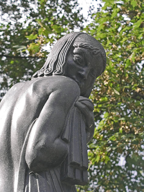 La niña y el troll de&nbsp;mar