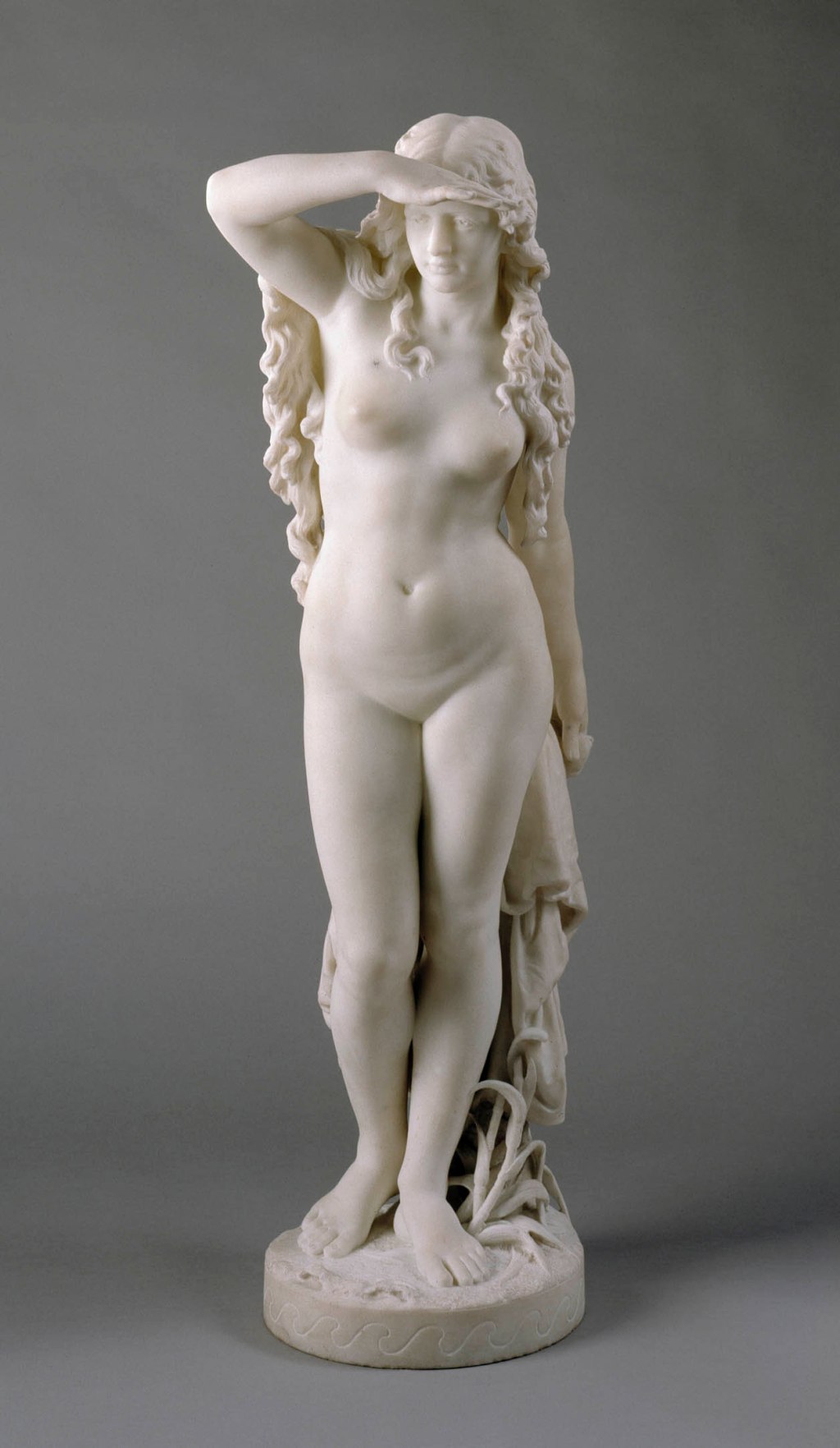 Aino, mirando al&nbsp;mar